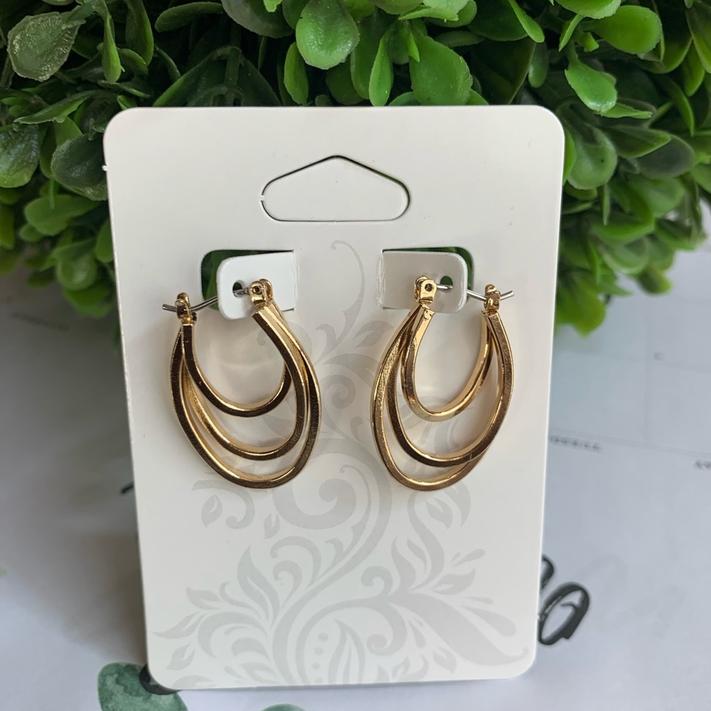 🩵 Gold tone Fashion Drop Earrings